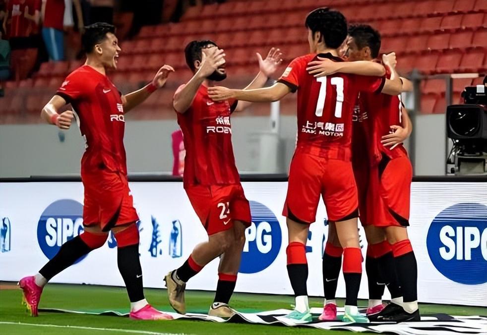 在线下注-意外！宿茂臻和韩鹏都没正眼瞧过的鲁能球员，如今却来到上港冬训